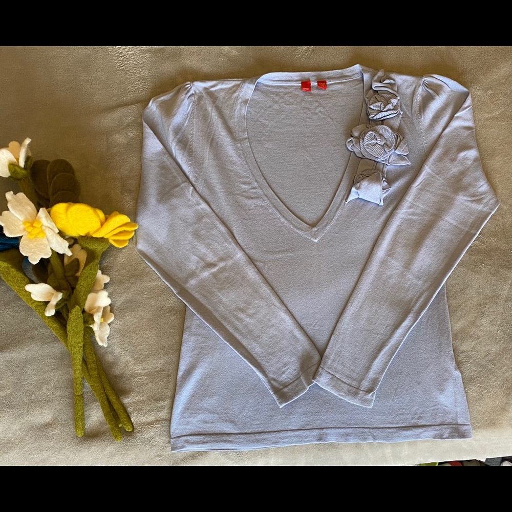 Blue Espirit sweater with long sleeves